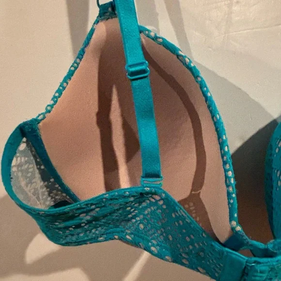 Victoria's Secret Teal Lace Push-Up Bra - Picture 6 of 10